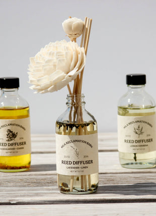 Reed Diffuser with Rattan Reeds and Sola Flowers