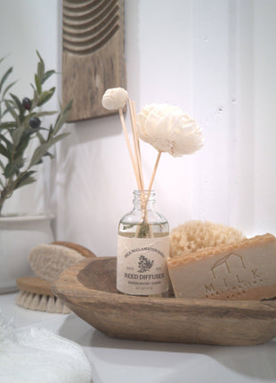 Reed Diffuser with Rattan Reeds and Sola Flowers