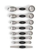 Dual-sided magnetic measuring spoons with built-in leveler