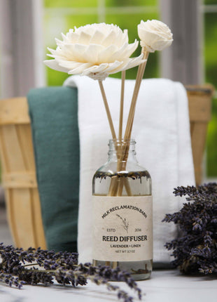 Reed Diffuser with Rattan Reeds and Sola Flowers